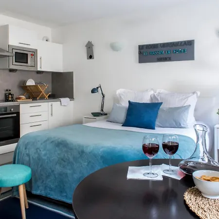 - Le Logis Versaillais *