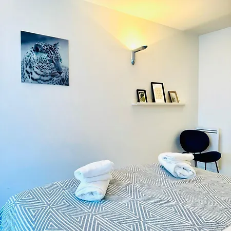 - Le Logis Versaillais Versailles