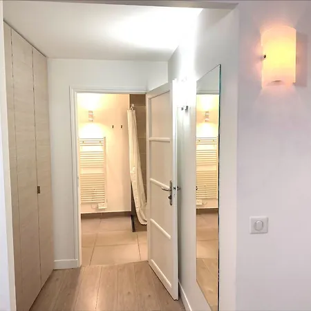 - Le Logis Versaillais