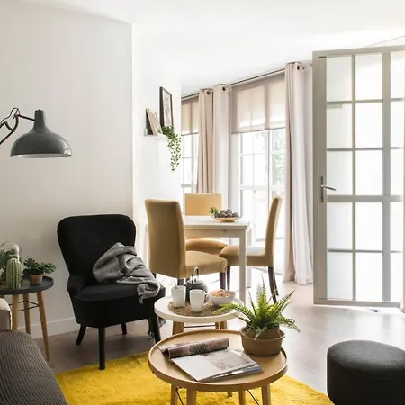 - Le Logis Versaillais