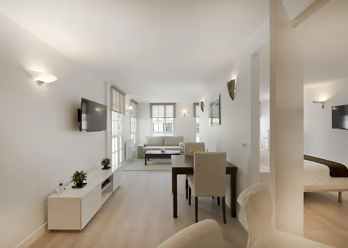 - Le Logis Versaillais