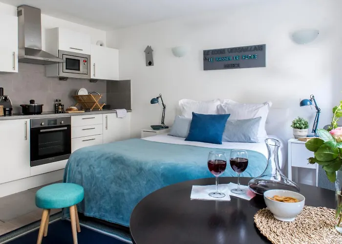 - Le Logis Versaillais *