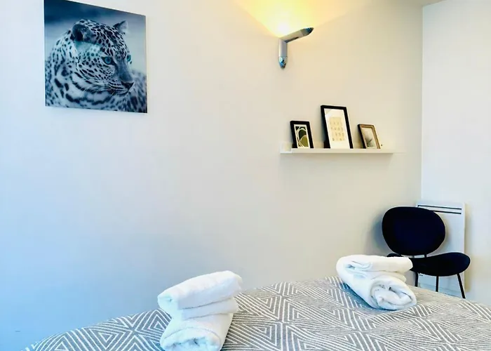 - Le Logis Versaillais Versailles