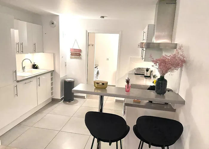 - Le Logis Versaillais Versailles