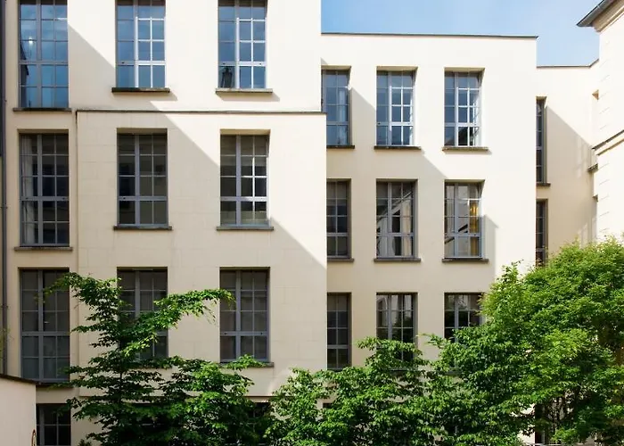 - Le Logis Versaillais